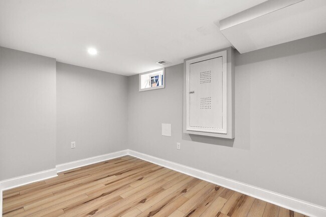 Building Photo - 226 N Collington Ave