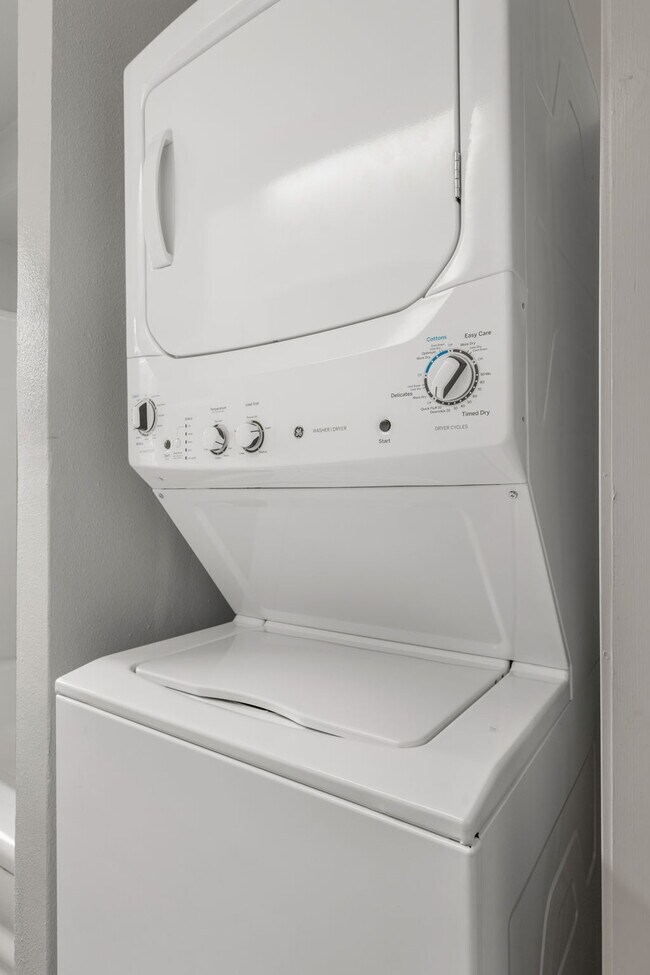 Building Photo - 4031 Gossett Dr