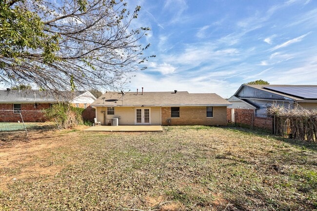 Building Photo - First Full Month's Rent Free! Spacious 3BD/1.BTH Home in Spencer