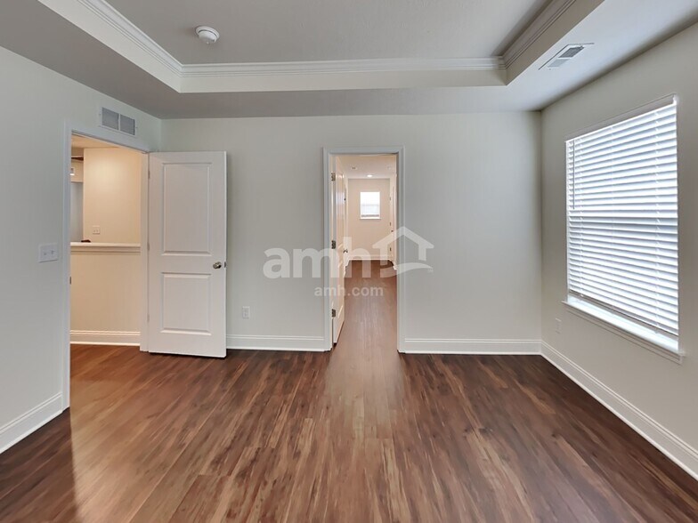 Building Photo - 1240 Hill Rd N