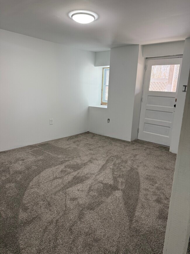 Building Photo - 157 S Laurel St