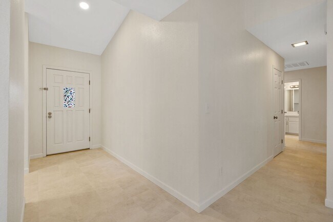 Building Photo - Pet Friendly, Updated NW Visalia Home Avai...