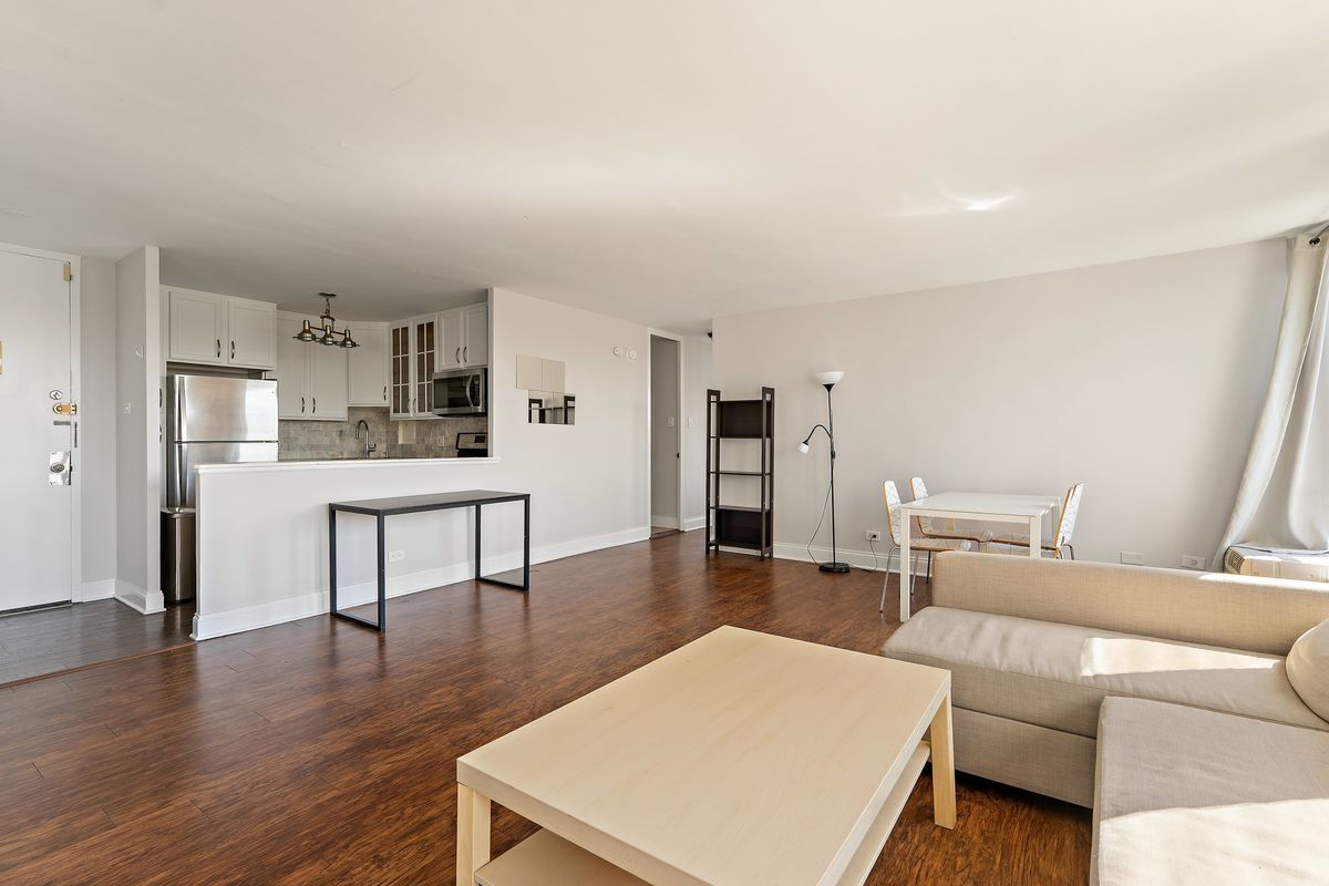 Building Photo - 1450 E 55th Pl