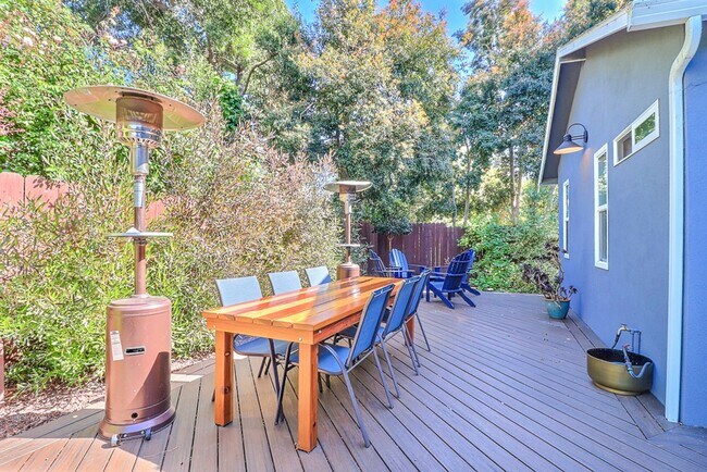 Building Photo - Stunning East Richmond Heights Home!