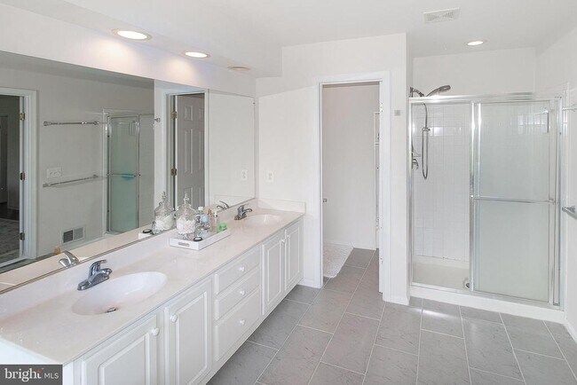 Building Photo - 45792 Shagbark Terrace