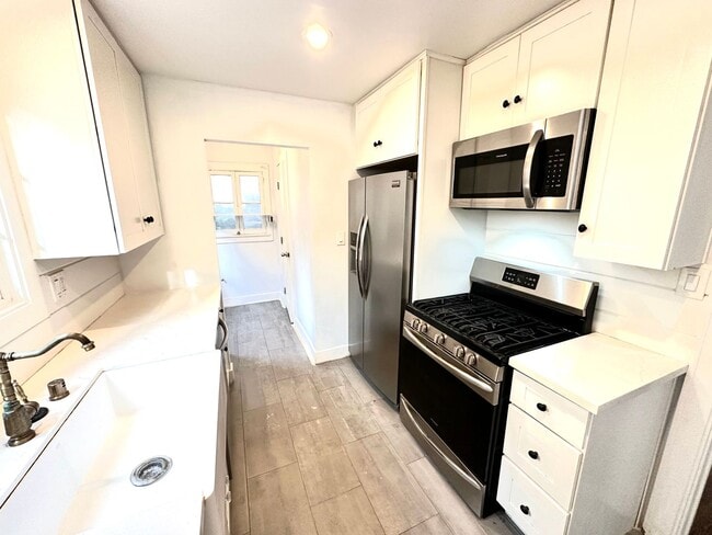 Building Photo - 45 65th Pl