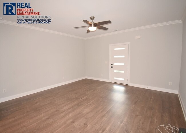 Building Photo - Gorgeous 2 Bedroom Townhome in the heart of Murfreesboro! Community pool and playground!