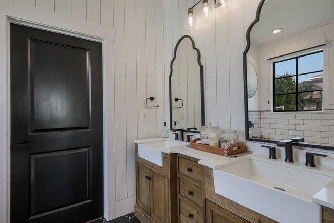 Master Bathroom - 3224 S East Ave