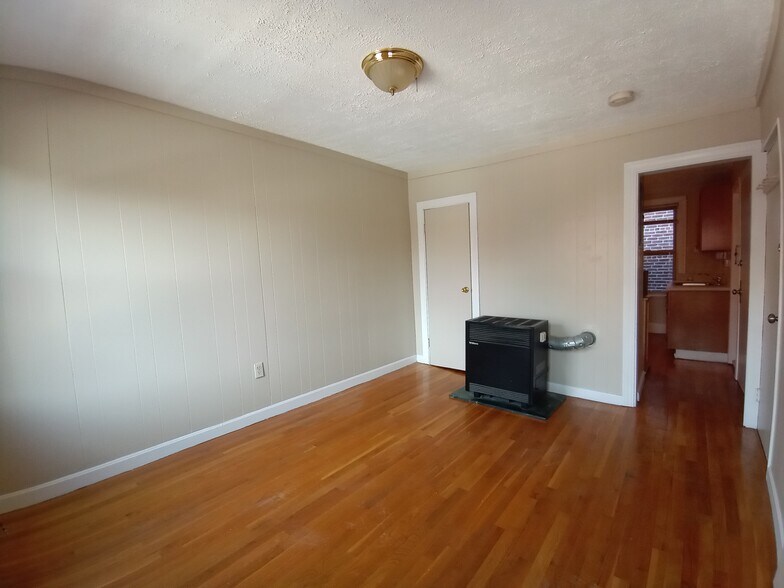 Building Photo - 18 Parmenter St