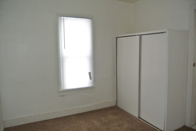 Building Photo - 616 14th St SE