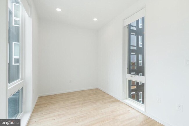 Building Photo - 1154 N Lee St