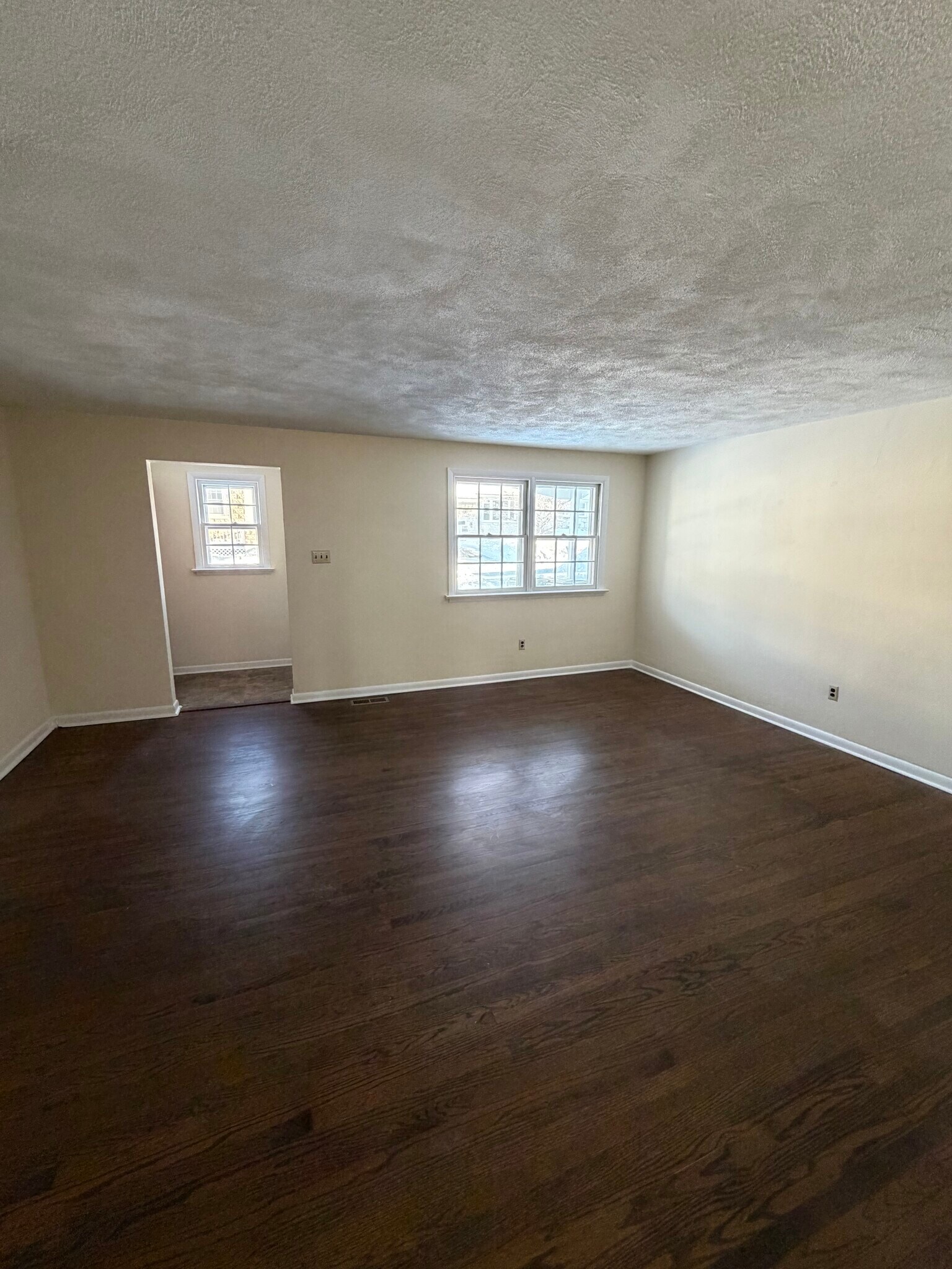 Building Photo - 16 Cherry St