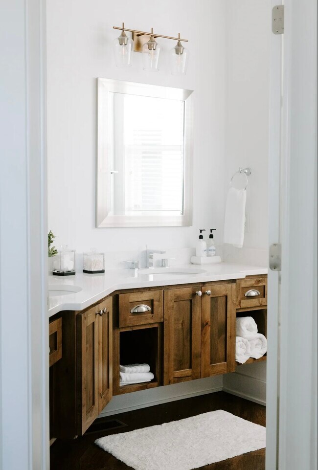 Building Photo - 2117 Loretta Parker Ln