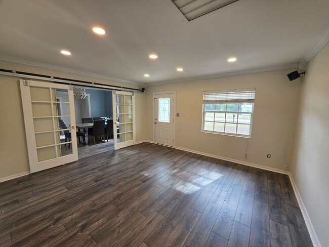 Building Photo - Spacious 5 Bedroom Home with Pool in Crystal Lake Homesites