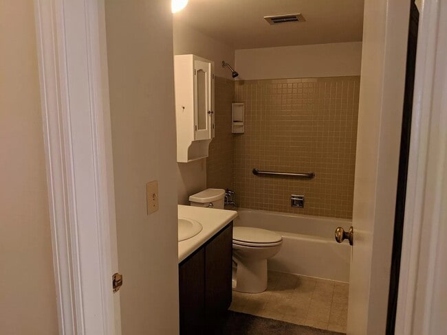 Building Photo - 4800 Moreland Dr W