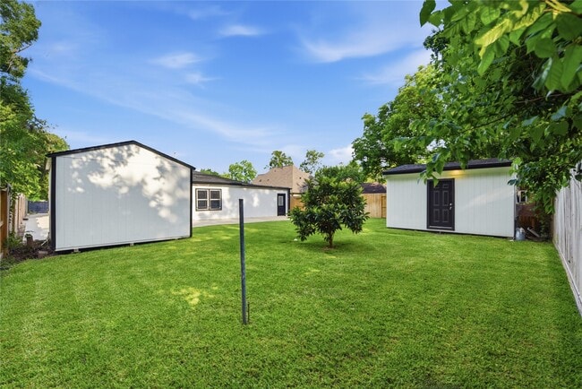 Building Photo - 9403 Spaulding St