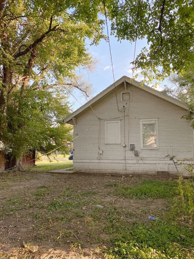 Building Photo - Cozy 2 bed 1 bath house $995 Sec 8 OK