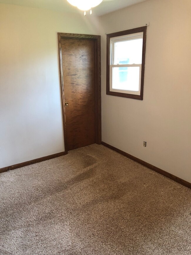 Building Photo - 2 Bedroom Ranch Home in Summit Township