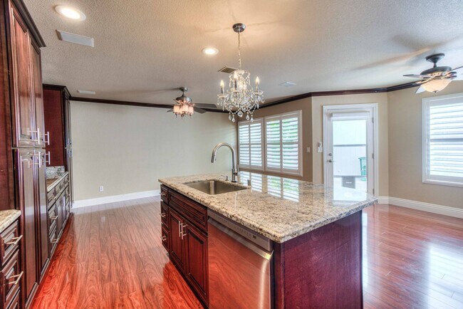 Building Photo - Elegant 3-Bed Home in Quiet Folsom Neighbo...
