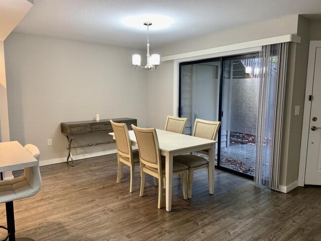 Building Photo - 1 bedroom in Bellevue WA 98004