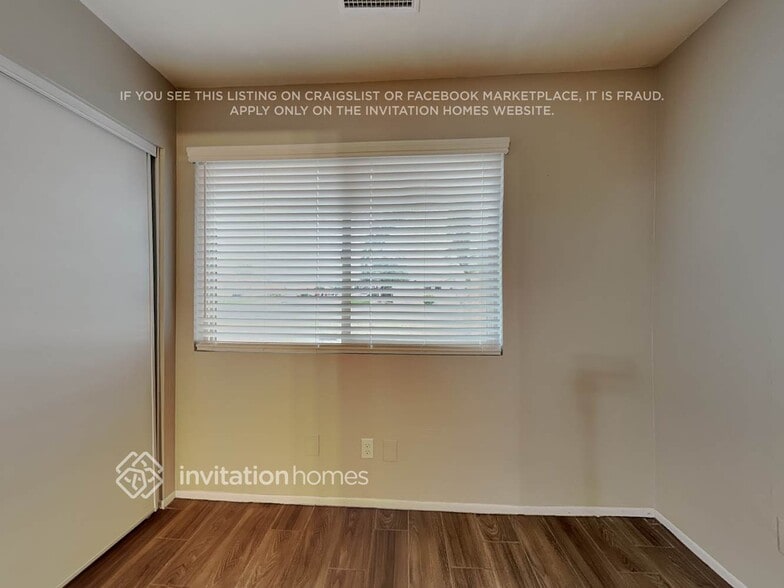 Building Photo - 2218 W Knox Rd