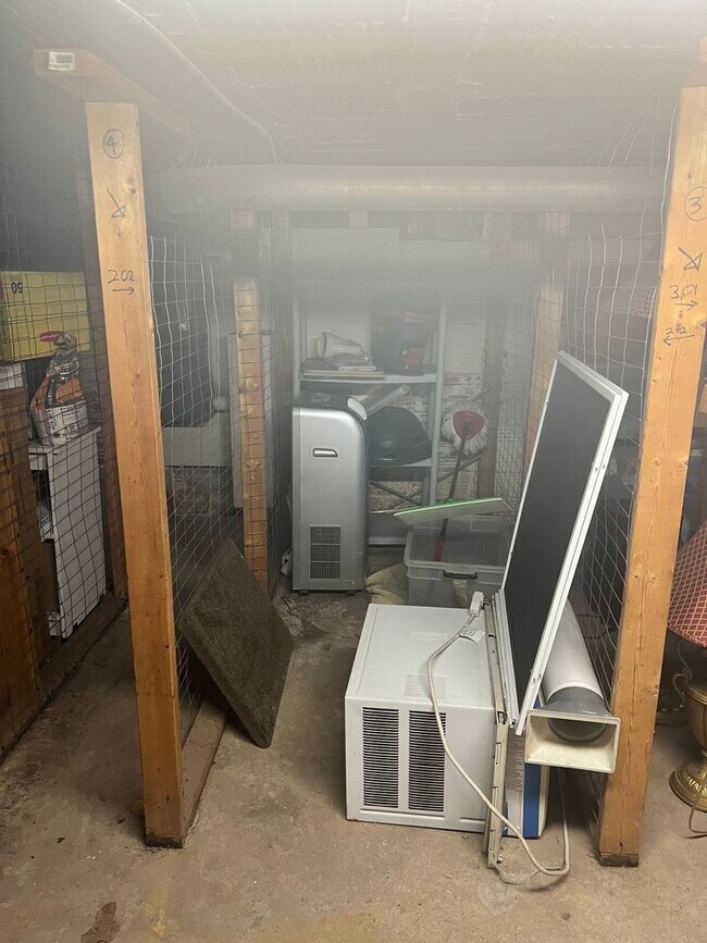 Building Photo - Have Breakfast at Tiffany's! Dupont's Gleaming Light Filled 2 En-suites w/ W/D at the Tiffany!