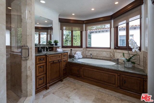 Building Photo - 704 N Arden Dr