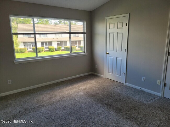 Building Photo - 12311 Kensington Lakes Dr
