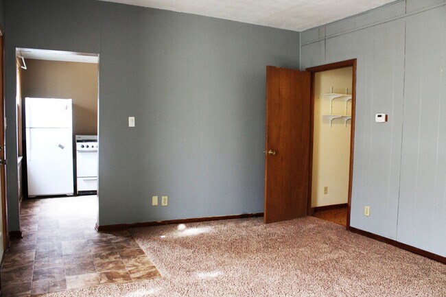 Building Photo - 2321 Iowa St