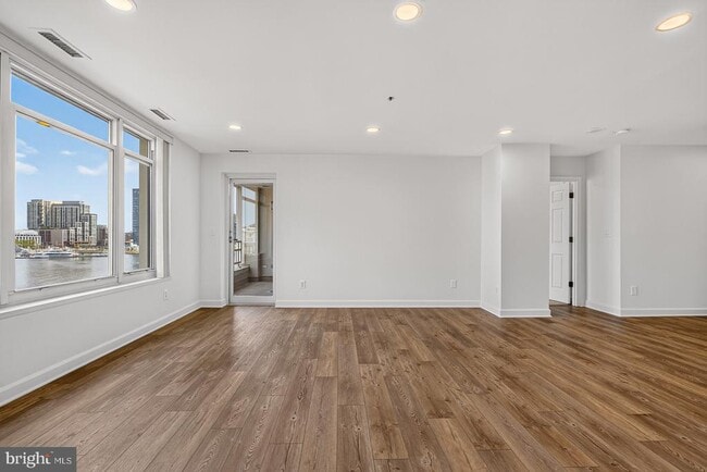 Building Photo - 100 Harborview Dr