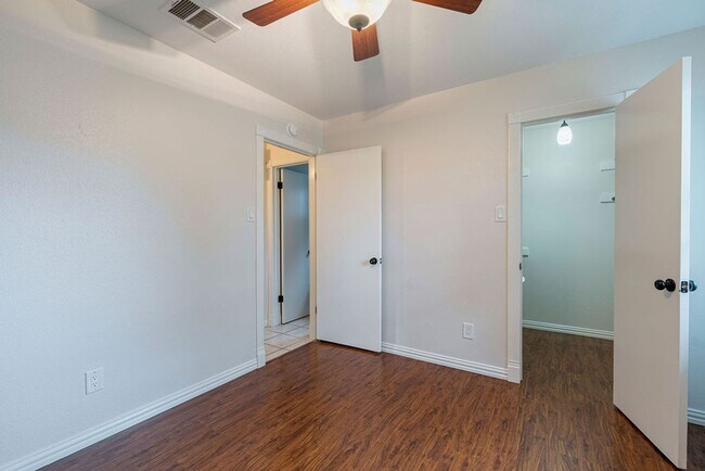 Building Photo - Beautiful 3 bedroom, 2 bathroom home in South Austin!!!