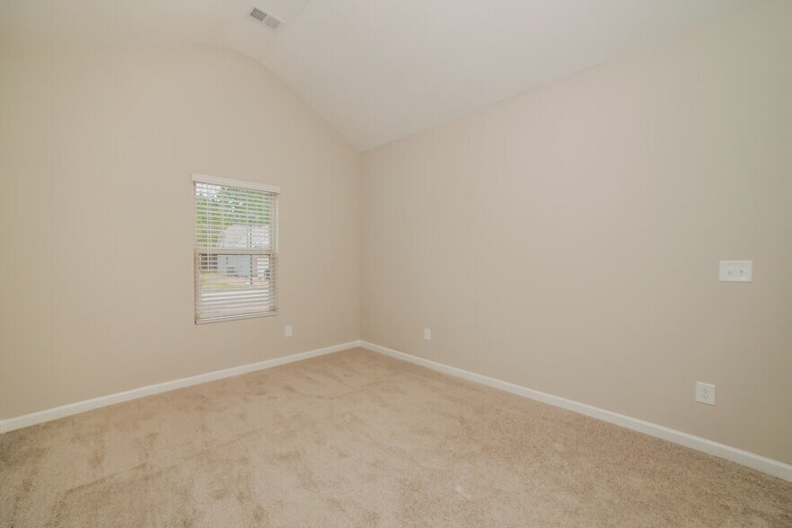Building Photo - 312 Spruce Creek Ln