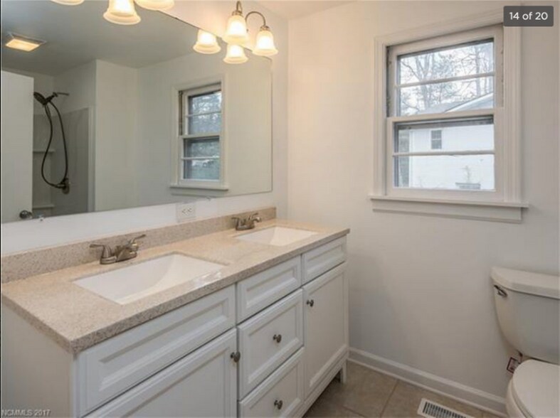 Building Photo - 32 S Oak Forest Dr