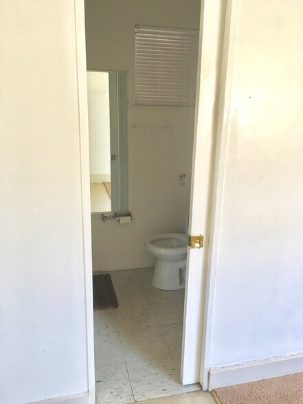 Building Photo - 4640 Clairemont Dr