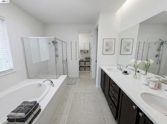 Building Photo - 679 Hamilton Ct