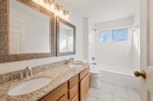 Building Photo - 4348 Kenwood Dr