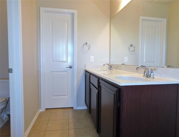 Building Photo - 835 Post Oak Pl