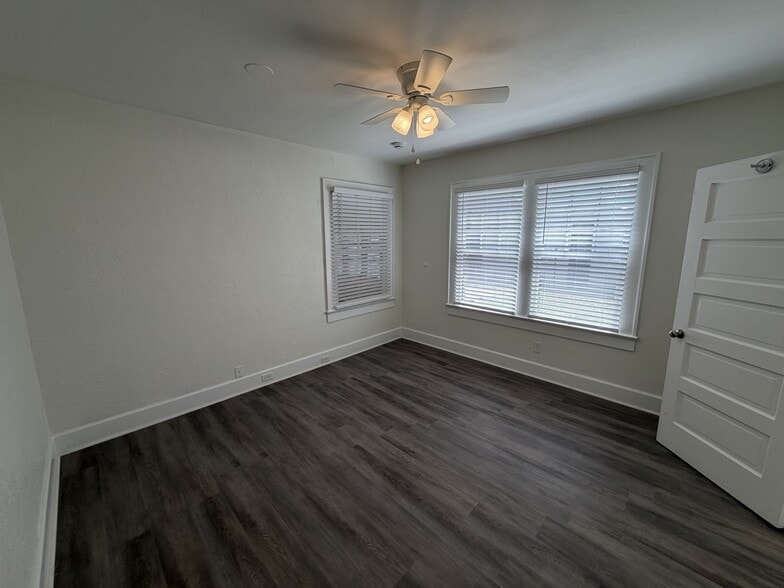 Building Photo - 2 Bed/1.5 Bath