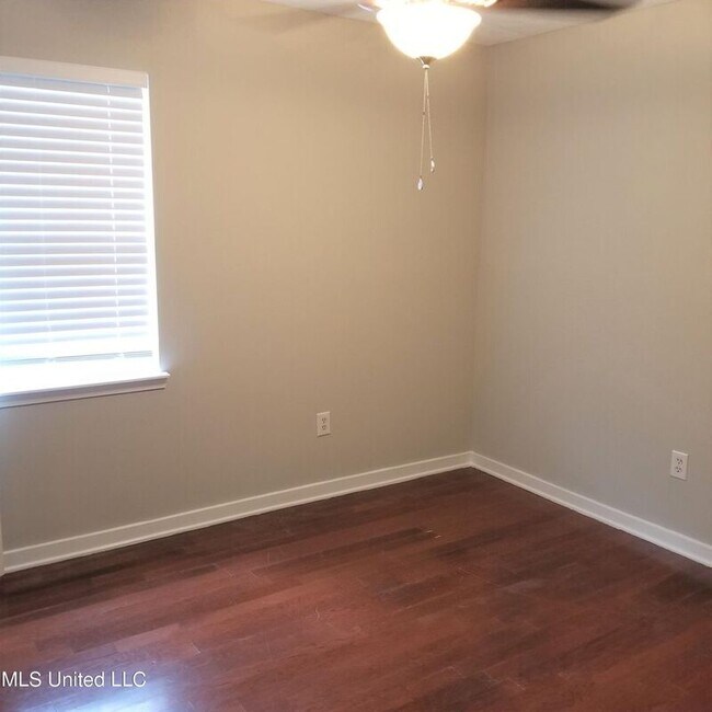 Building Photo - 1537 Chelsea Ln