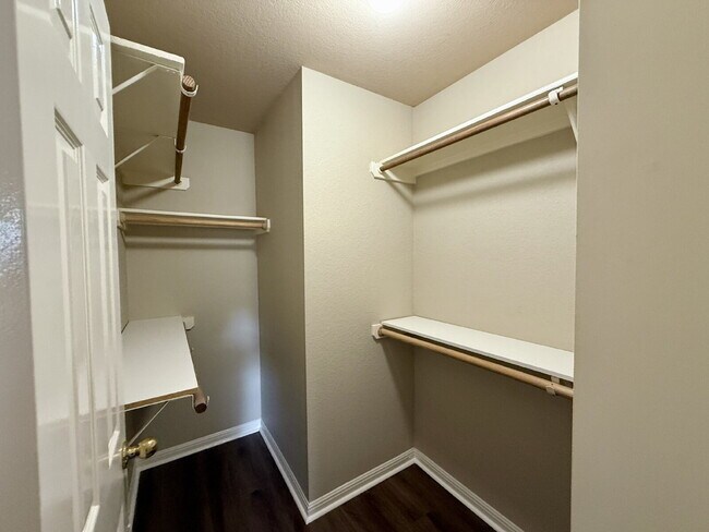 Building Photo - Buda: Whispering Hollow