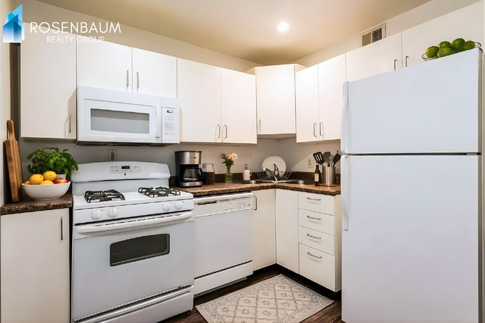 Building Photo - 770 N Dodge Blvd