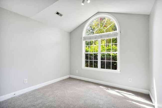 Building Photo - 104 Grasmere Ct