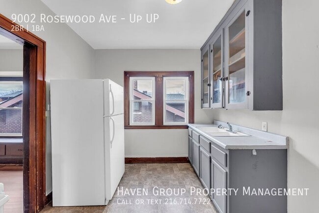 Building Photo - 9002 Rosewood Ave