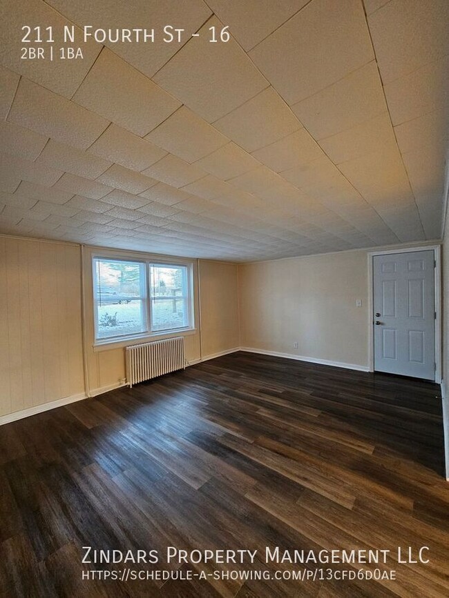 Building Photo - Newly Renovated 2 bed 1 bath Apartment in ...