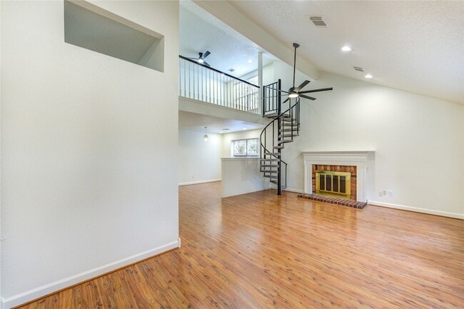 Building Photo - 16830 Scenic Gardens Dr