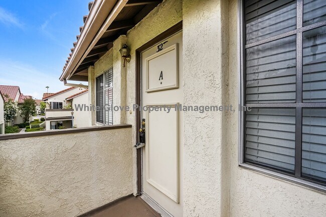 Building Photo - Charming Studio Condo with Garage in Desirable Las Palmas Community