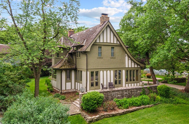 Building Photo - 2023-2027 W 108th Pl