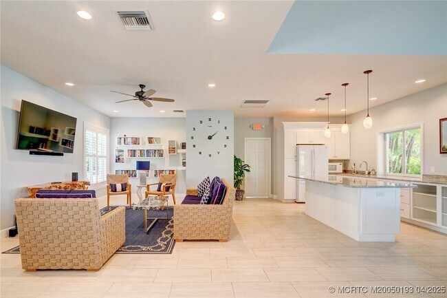 Building Photo - 5799 NE Island Cove Way