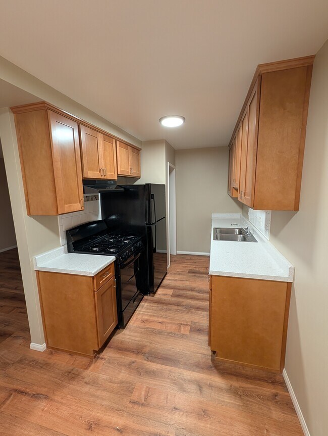 Building Photo - 4075 Oakwood Ave