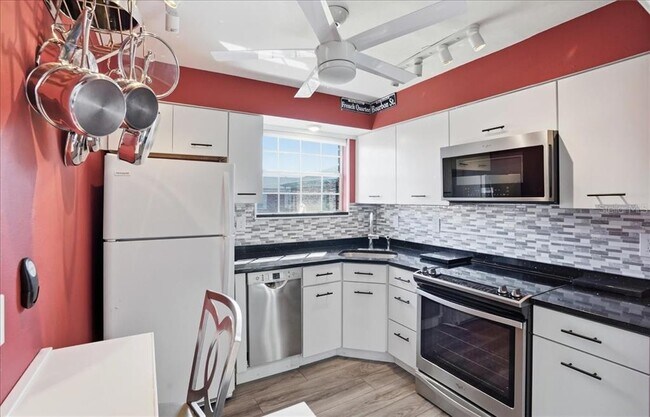 Building Photo - 3580 38th Ave S